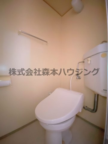 【トイレ】 | 　プライムコート | 落ち着いた色調のトイレです