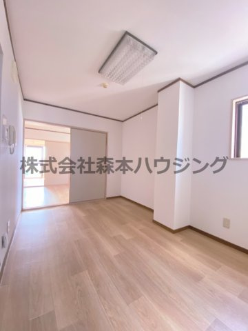 【居間・リビング】 | 　プライムコート | ゆったりとしたキッチンスペースです