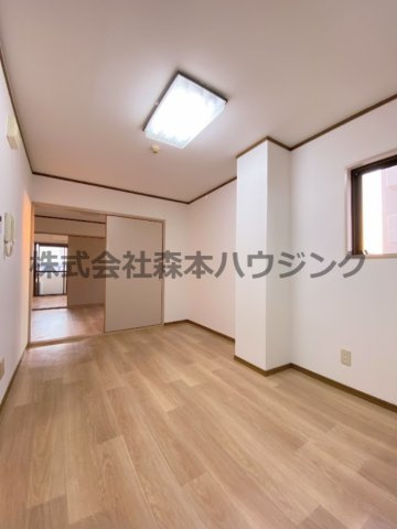 【居間・リビング】 | 　プライムコート | ゆったりとしたキッチンスペースです