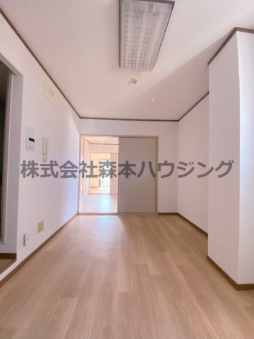 【居間・リビング】 | 　プライムコート | ゆったりとしたキッチンスペースです