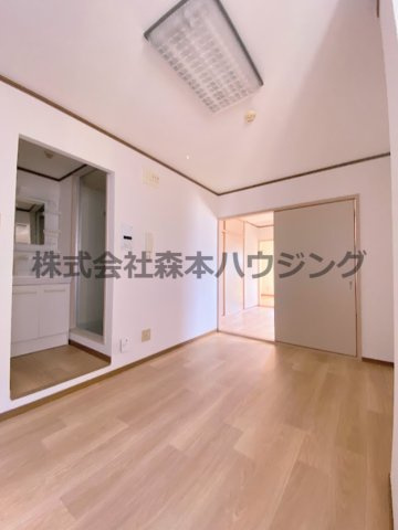 【居間・リビング】 | 　プライムコート | ゆったりとしたキッチンスペースです