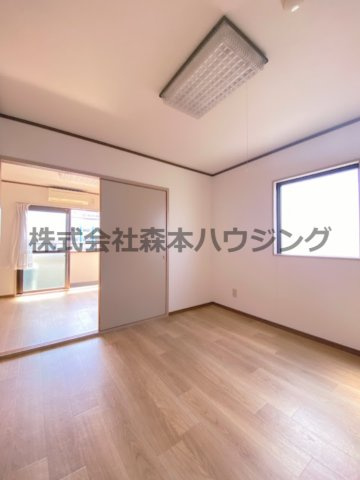 【洋室】 | 　プライムコート | 明るい洋室です