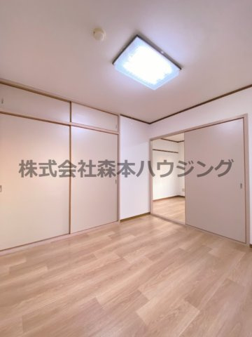 【洋室】 | 　プライムコート | リビングスペース代わりに使えそうな洋室です