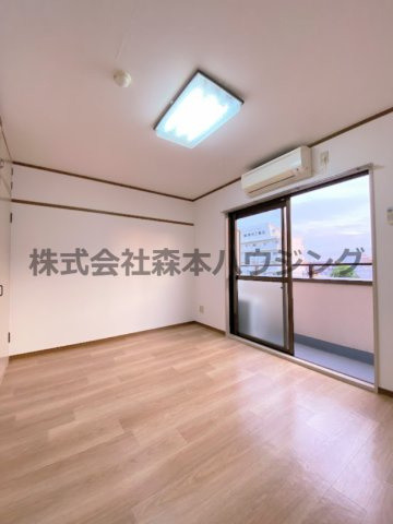【洋室】 | 　プライムコート | 広々とした洋室です