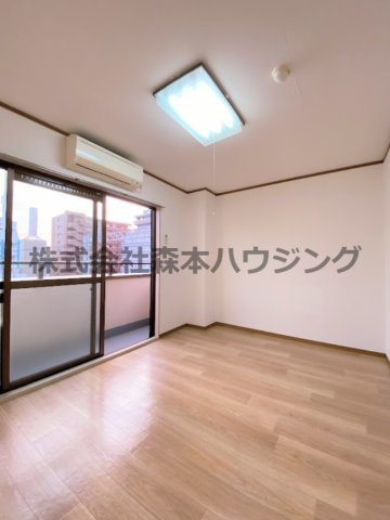 【洋室】 | 　プライムコート | 明るい洋室です