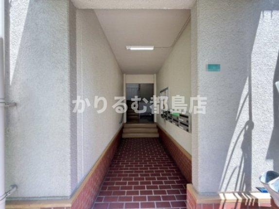 リバーサイドともぶち２１号棟のエントランス