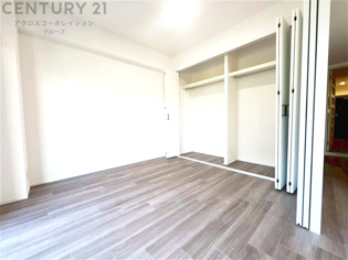 リラックスできるプライベート空間で、快適な睡眠をサポート。個人の好みに合わせたインテリアや寝具で心地良さを追求。プライベートな時間を過ごし、リフレッシュする場所におすすめです。