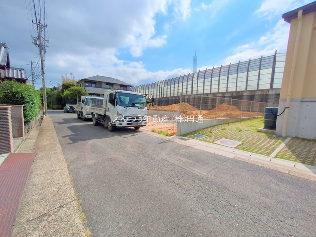 クレイドルガーデン平子が丘 第1の前面道路含む現地写真