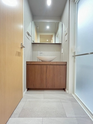 新品家具付きマンション市谷本村町17(KaGood東京)の独立洗面台
