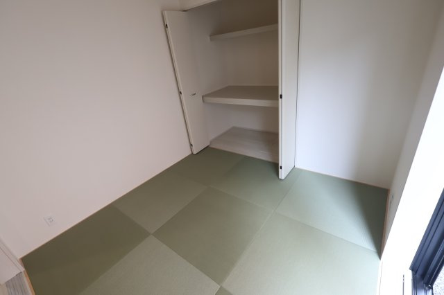 《仲介手数料無料》見沼区大字大谷1996-7(全1戸)新築一戸建てブルーミングガーデンの和室|撮影日 2025年10月16日 11:30 曇り