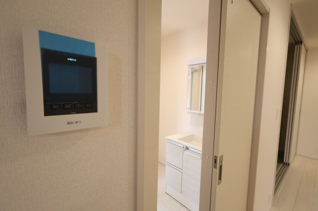 《仲介手数料無料》見沼区大字大谷1996-7(全1戸)新築一戸建てブルーミングガーデンのセキュリティ|撮影日 2025年10月16日 11:30 曇り