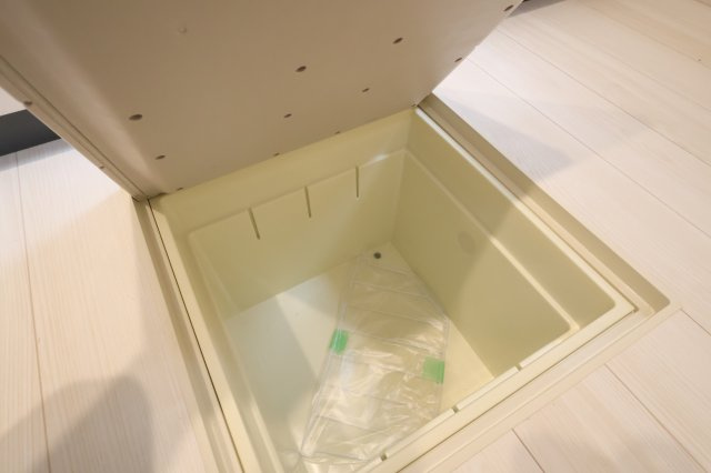 《仲介手数料無料》見沼区大字大谷1996-7(全1戸)新築一戸建てブルーミングガーデンのキッチン|撮影日 2025年10月16日 11:30 曇り