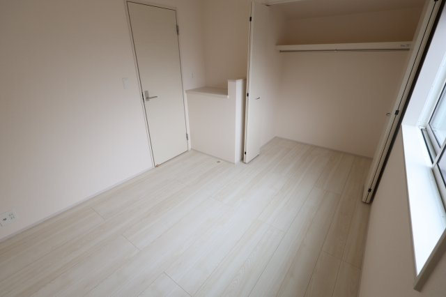 《仲介手数料無料》見沼区大字大谷1996-7(全1戸)新築一戸建てブルーミングガーデンの洋室|撮影日 2025年10月16日 11:30 曇り