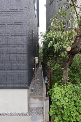 《仲介手数料無料》見沼区大字大谷1996-7(全1戸)新築一戸建てブルーミングガーデンの外観|撮影日 2025年10月16日 11:30 曇り