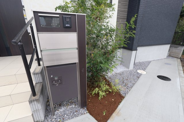 《仲介手数料無料》見沼区大字大谷1996-7(全1戸)新築一戸建てブルーミングガーデンのセキュリティ|撮影日 2025年10月16日 11:30 曇り