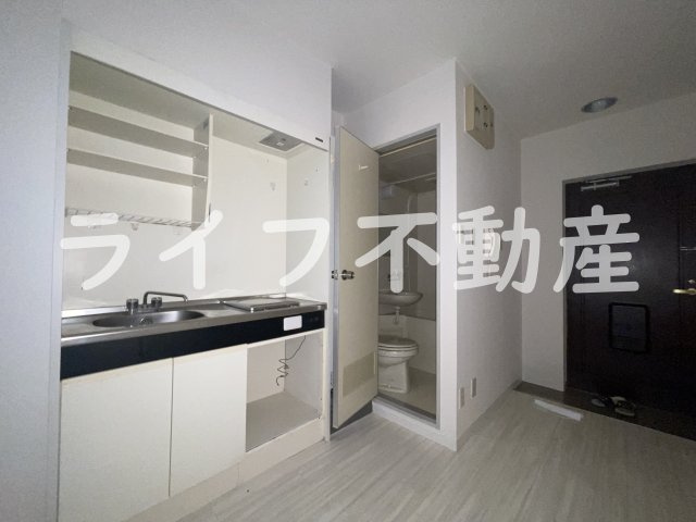 メビウス永和レジデンスの居間・リビング|ゆったりとしたリビングです