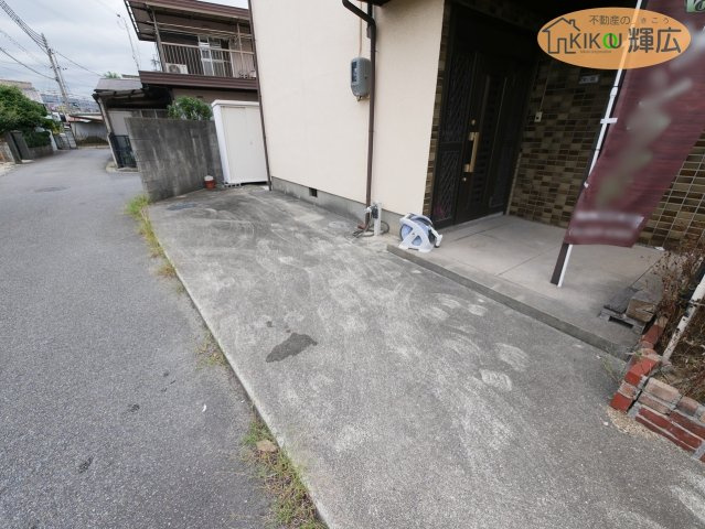加古川市東神吉町西井ノ口　中古戸建の駐車場