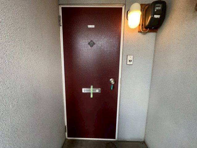 デファンス関根A棟のエントランス
