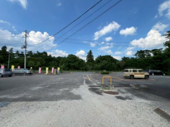 デファンス関根A棟の駐車場