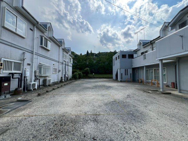 デファンス関根A棟の庭