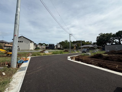 【前面道路含む現地写真】 | 【乙戸第1期　現地外観】
※令和7年9月時点