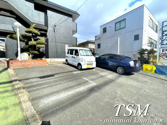 コーポストークの駐車場|敷地内駐車場