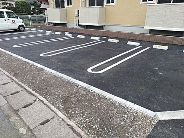 Ｄ－ｒｏｏｍ鳥谷野の駐車場|駐車場
