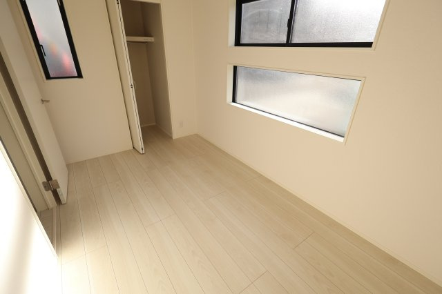 《仲介手数料無料》緑区東浦和４丁目18-13(2号棟)新築一戸建てミラスモの洋室