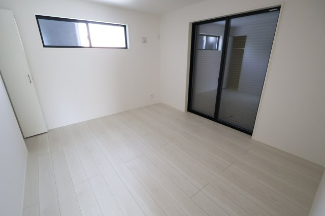 《仲介手数料無料》緑区東浦和４丁目18-13(2号棟)新築一戸建てミラスモの洋室