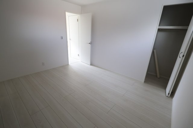 《仲介手数料無料》緑区東浦和４丁目18-13(2号棟)新築一戸建てミラスモの洋室