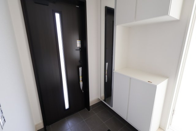 《仲介手数料無料》緑区東浦和４丁目18-13(2号棟)新築一戸建てミラスモの玄関