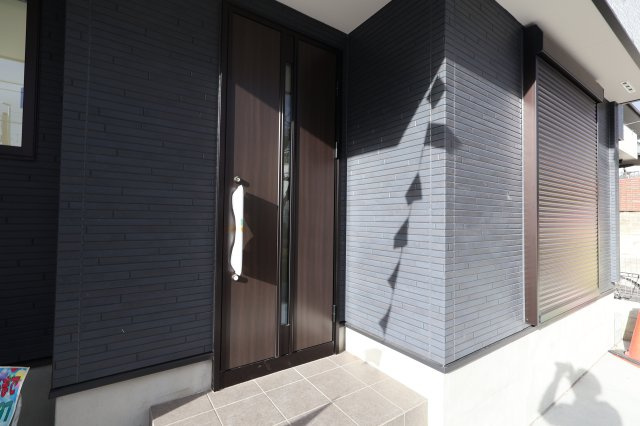 《仲介手数料無料》緑区東浦和４丁目18-13(2号棟)新築一戸建てミラスモの玄関