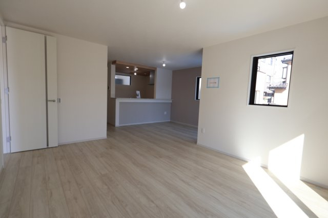 《仲介手数料無料》緑区東浦和７丁目32-23新築一戸建てFiTの居間・リビング|撮影日 2025年11月24日 12:20 晴れ