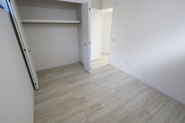 《仲介手数料無料》緑区東浦和７丁目32-23新築一戸建てFiTの洋室|撮影日 2025年11月24日 12:20 晴れ