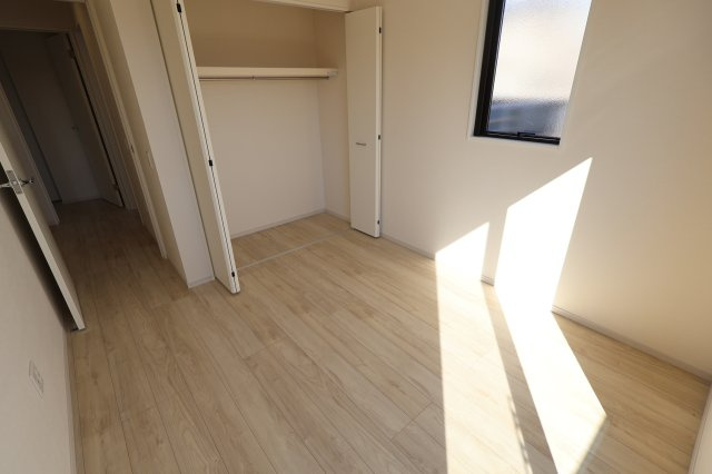 《仲介手数料無料》緑区東浦和７丁目32-23新築一戸建てFiTの洋室|撮影日 2025年11月24日 12:20 晴れ