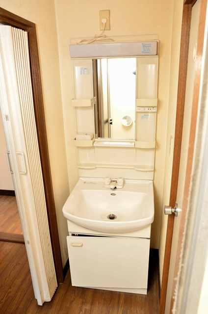 メゾンアライ Cの洗面所|現状優先となります