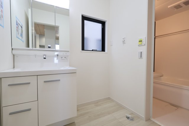 《仲介手数料無料》緑区東浦和７丁目32-23新築一戸建てFiTの独立洗面台|撮影日 2025年11月24日 12:20 晴れ