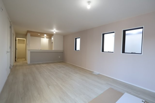 《仲介手数料無料》緑区東浦和７丁目32-23新築一戸建てFiTの居間・リビング|撮影日 2025年11月24日 12:20 晴れ