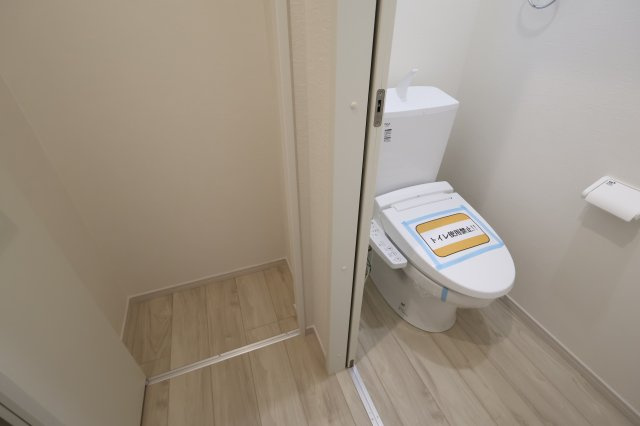 《仲介手数料無料》緑区東浦和７丁目32-23新築一戸建てFiTのトイレ|撮影日 2025年11月24日 12:20 晴れ