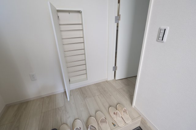 《仲介手数料無料》緑区東浦和７丁目32-23新築一戸建てFiTの玄関|撮影日 2025年11月24日 12:20 晴れ