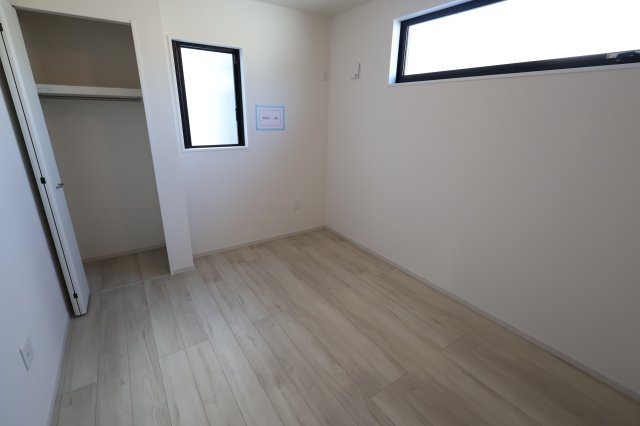 《仲介手数料無料》緑区東浦和７丁目32-23新築一戸建てFiTの洋室|撮影日 2025年11月24日 12:20 晴れ