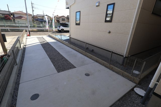 《仲介手数料無料》緑区東浦和７丁目32-23新築一戸建てFiTの駐車場|撮影日 2025年11月24日 12:20 晴れ