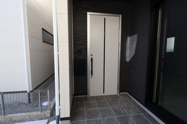 《仲介手数料無料》緑区東浦和７丁目32-23新築一戸建てFiTの玄関|撮影日 2025年11月24日 12:20 晴れ