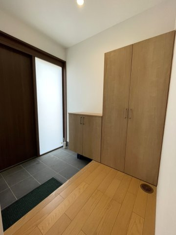 牟礼町大町　平家戸建の玄関