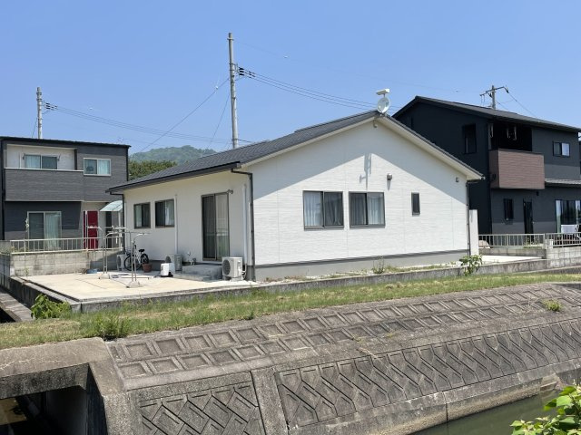 牟礼町大町　平家戸建