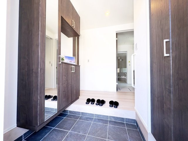 泉佐野市葵町3丁目　一戸建ての玄関