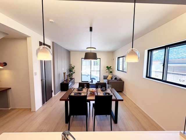 泉佐野市葵町3丁目　一戸建ての居間・リビング