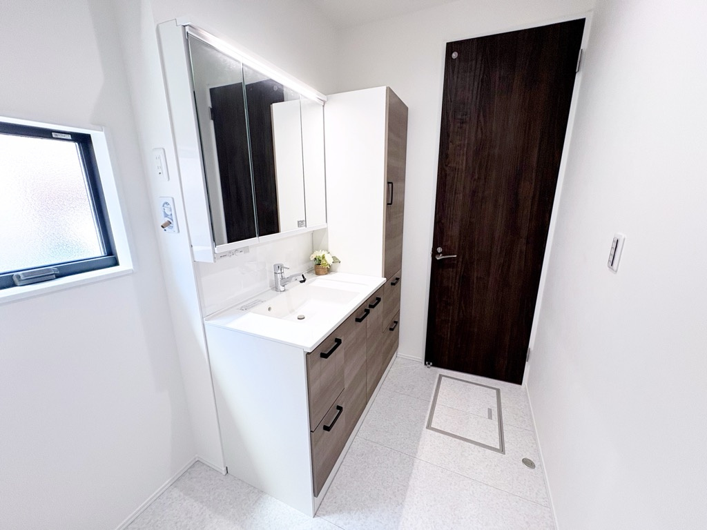 泉佐野市葵町3丁目　一戸建ての独立洗面台