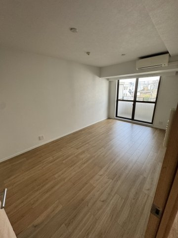 オーパスホームズ白山の洋室