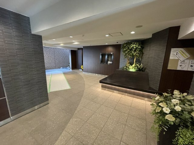 オーパスホームズ白山のエントランス